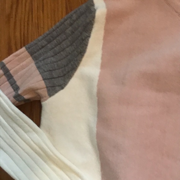 Light sweater with geometric color block pattern - Picture 4 of 4